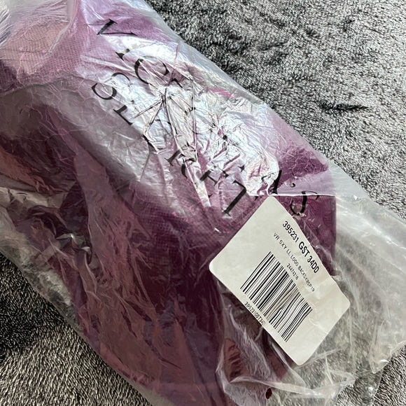 Victoria Secret Very Sexy V-back lightly lined plunge bra NWT - Picture 6 of 6